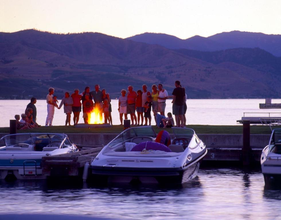 Campbell'S Resort On Lake Chelan Exterior photo