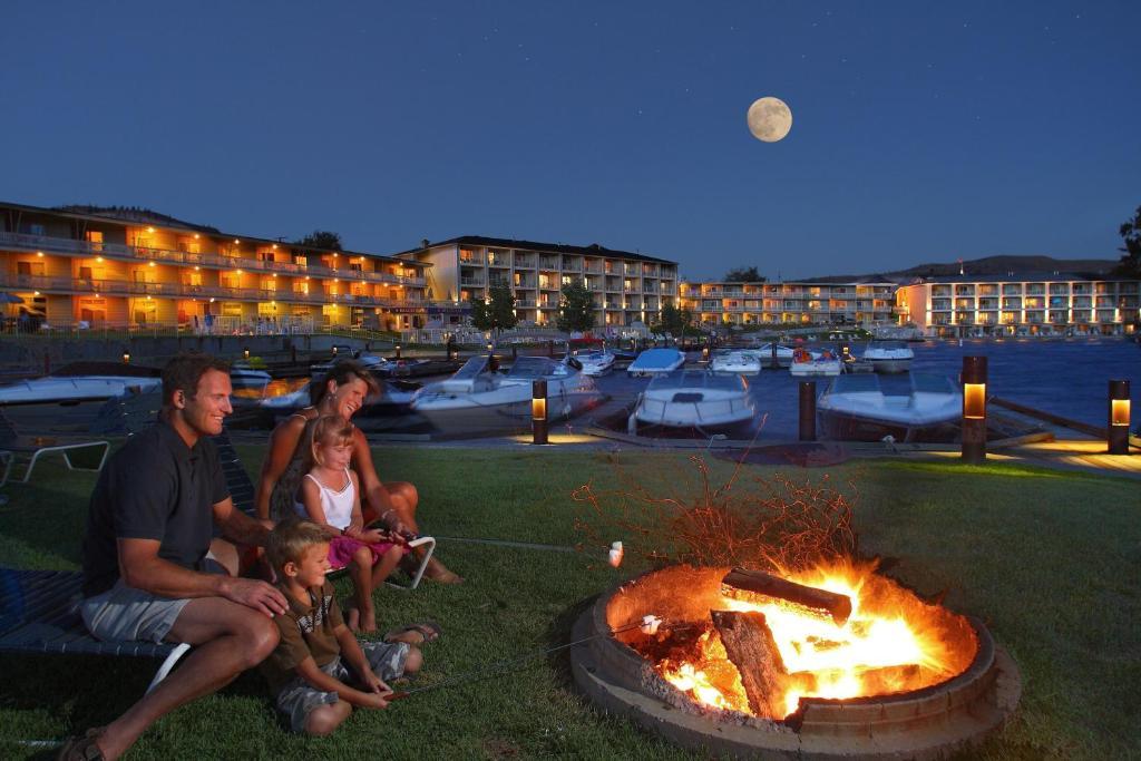 Campbell'S Resort On Lake Chelan Exterior photo