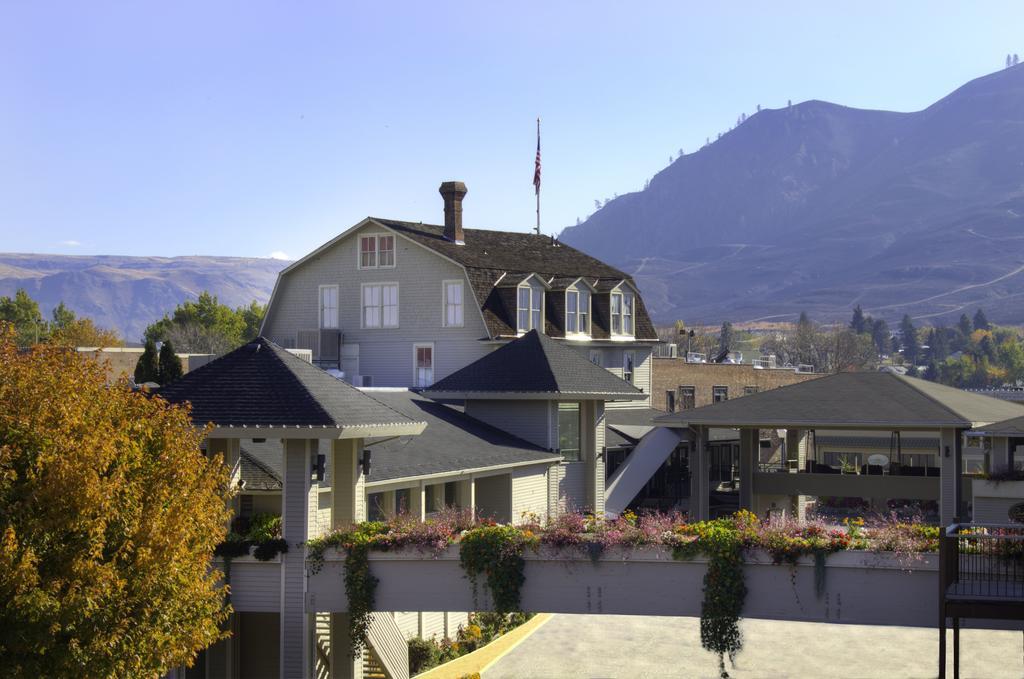 Campbell'S Resort On Lake Chelan Exterior photo