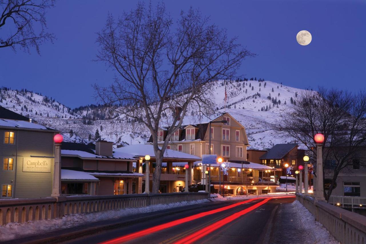 Campbell'S Resort On Lake Chelan Exterior photo